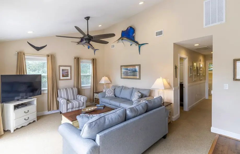 Hanchey's Hideaway 228-B