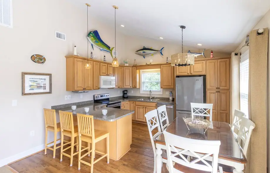 Hanchey's Hideaway 228-B