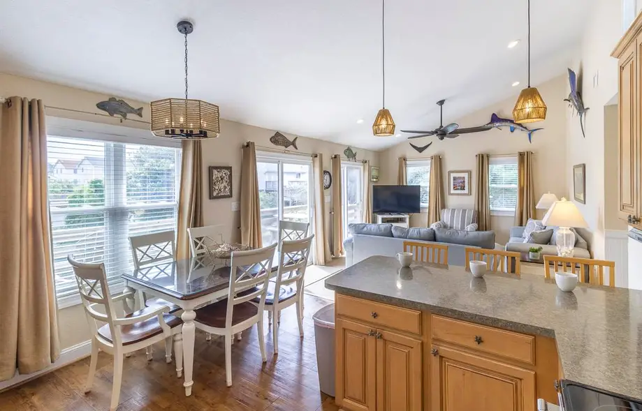 Hanchey's Hideaway 228-B